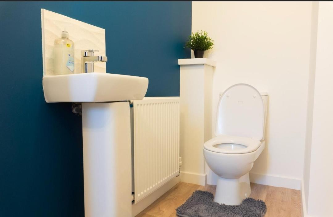 Villa Stylish House With Private Parking Glasgow Esterno foto